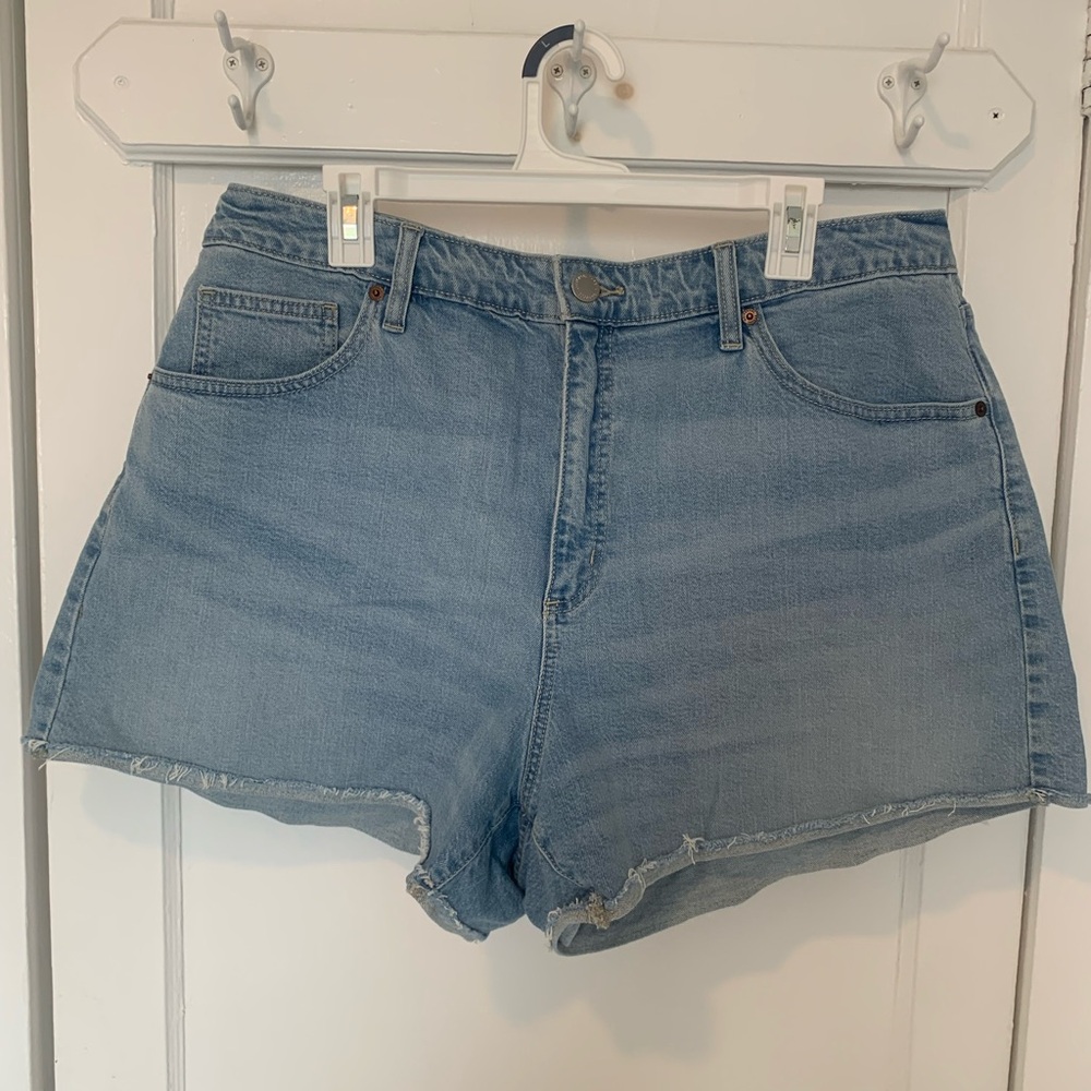 Universal Threads 90s cut off shorts